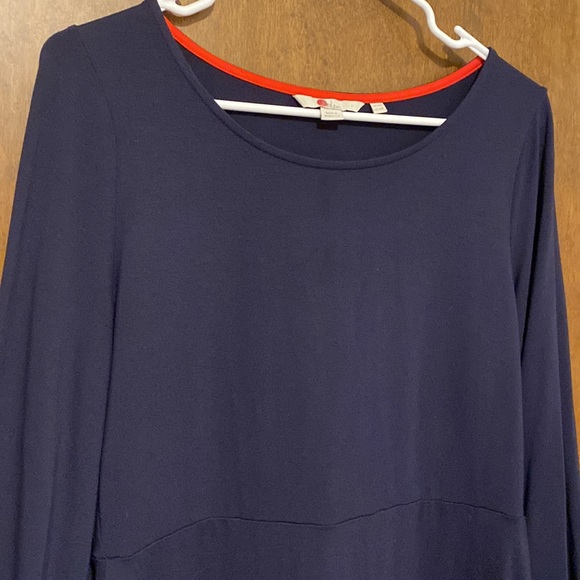 BODEN long sleeved dress. Gathered sleeve hems with slight stretch at cuffs. - Picture 6 of 10